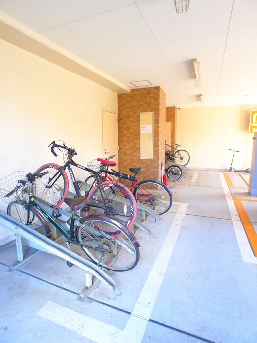 物件外観写真6　(駐輪場)