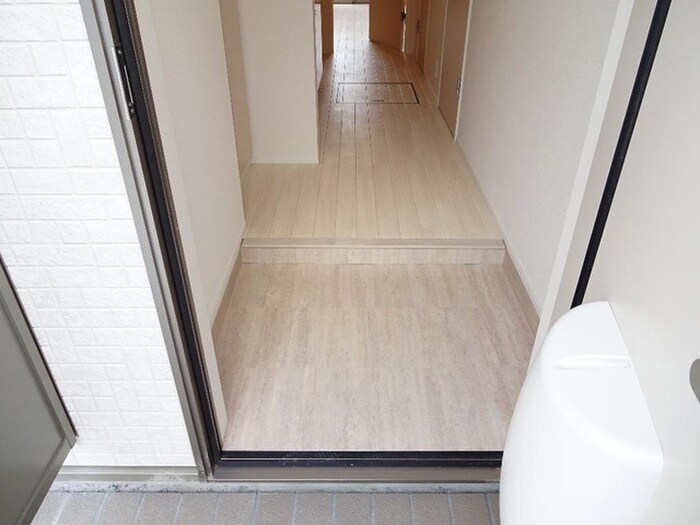 物件内観写真11　(玄関)