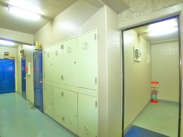 物件外観写真3　(エントランス部分)