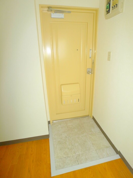 物件内観写真16　(玄関)