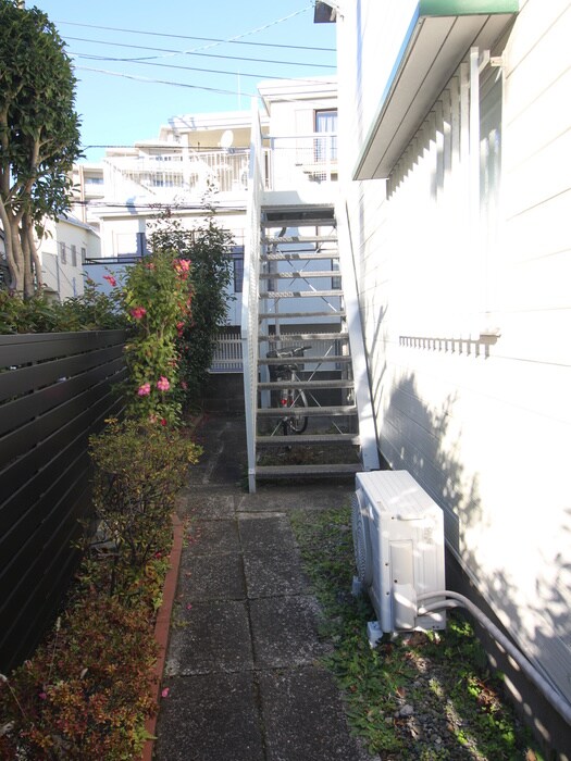 物件外観写真3　(エントランス部分)