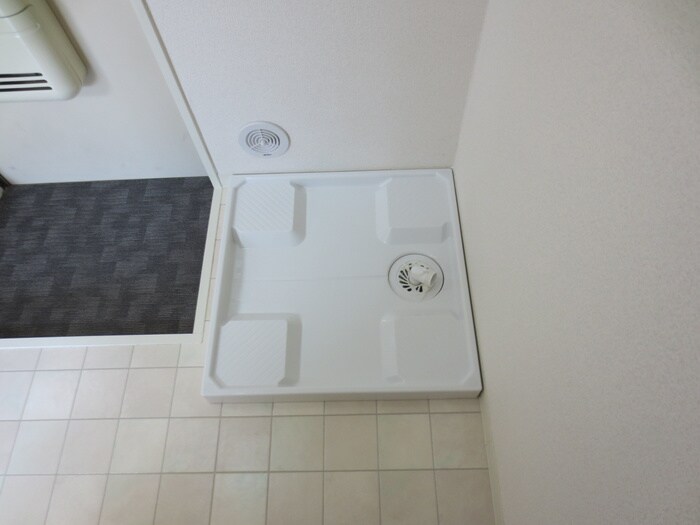 物件内観写真10　(洗濯機置場)