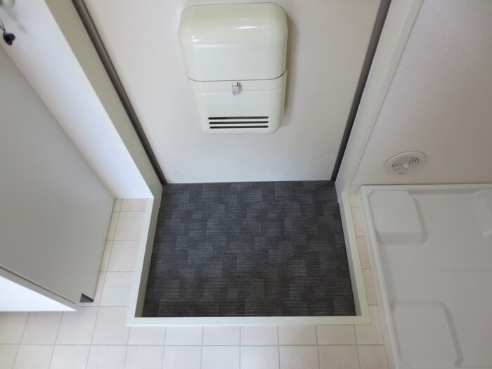 物件内観写真12　(玄関)