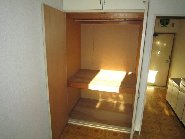 物件内観写真12　(収納)