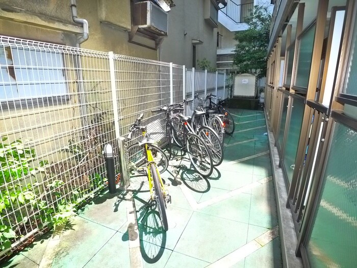 物件外観写真6　(駐輪場)