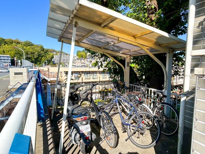 物件外観写真3　(駐輪場)