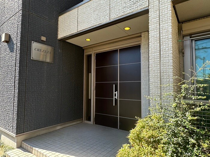 物件外観写真3　(エントランス部分)