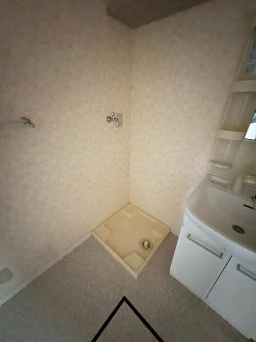 物件内観写真16　(洗濯機置場)