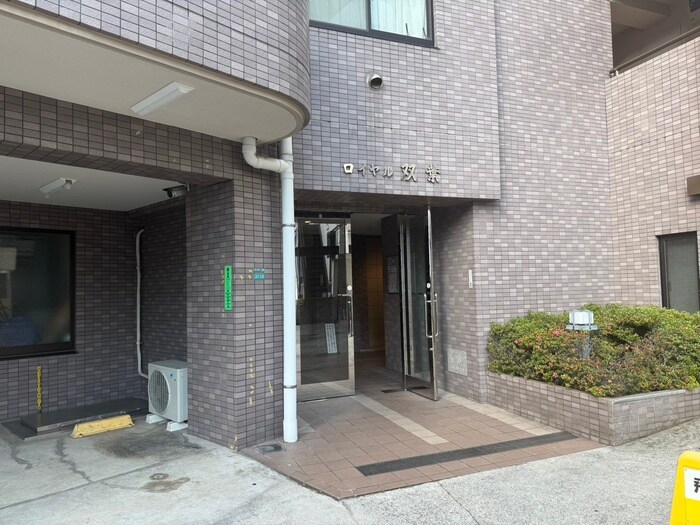 物件外観写真3　(エントランス部分)