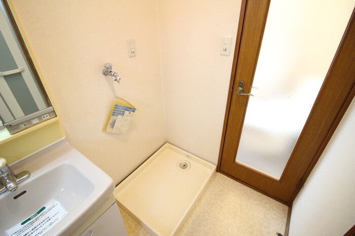 物件内観写真15　(洗濯機置場)