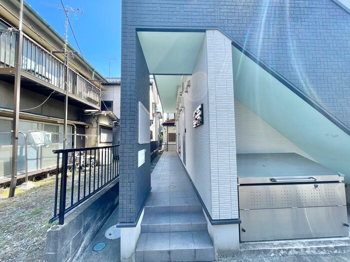 物件外観写真3　(エントランス部分)