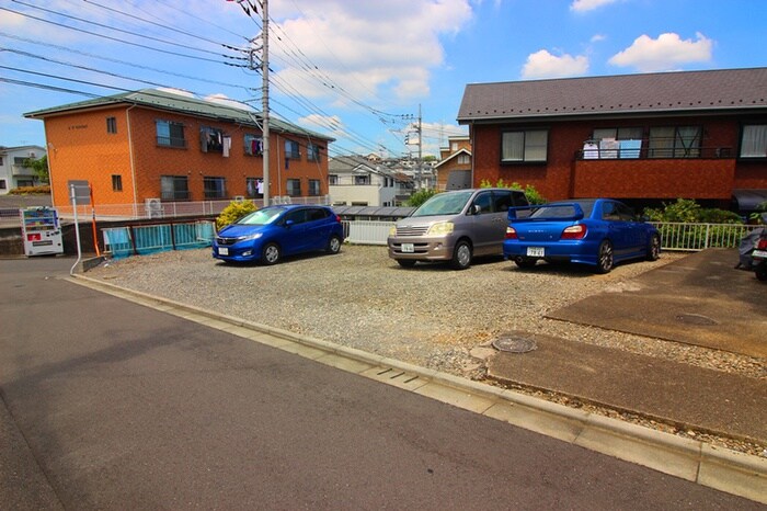 物件外観写真2　(駐車場)