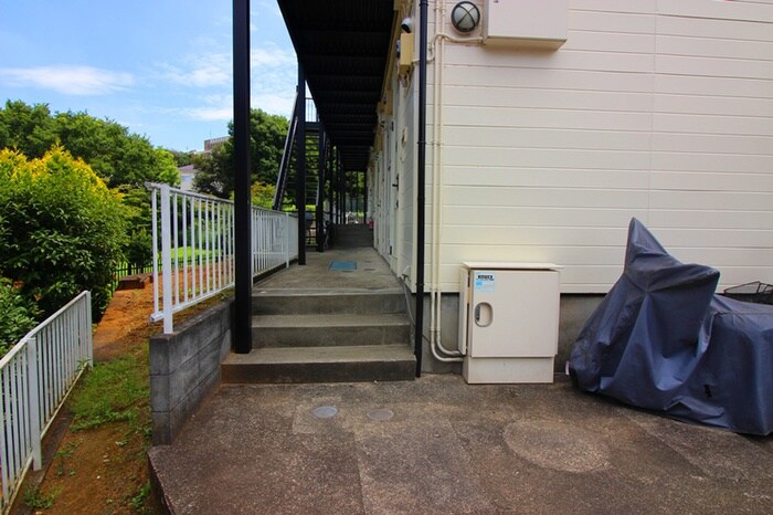 物件外観写真4　(エントランス部分)