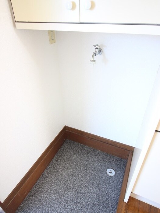 物件内観写真12　(洗濯機置場)