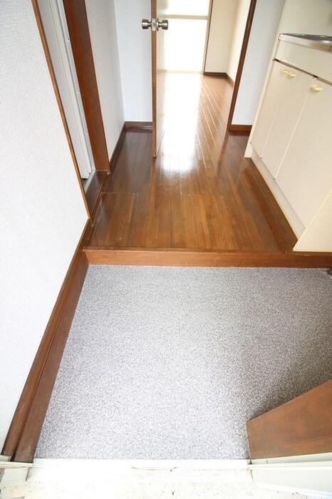 物件内観写真16　(玄関)