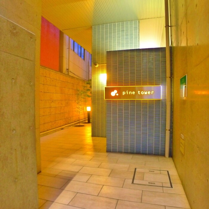 物件外観写真2　(エントランス部分)