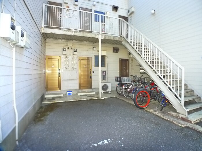 物件外観写真4　(エントランス部分)