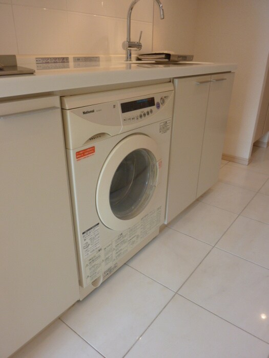 物件内観写真15　(洗濯機置場)