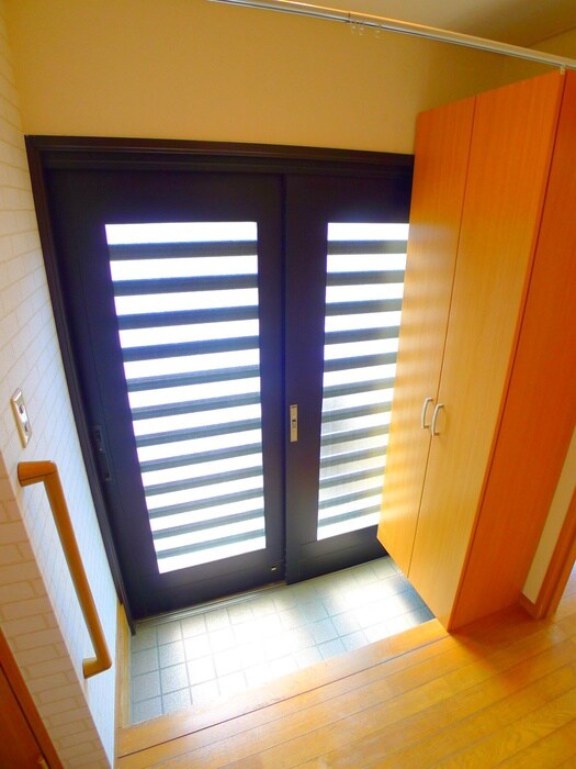 物件内観写真16　(玄関)