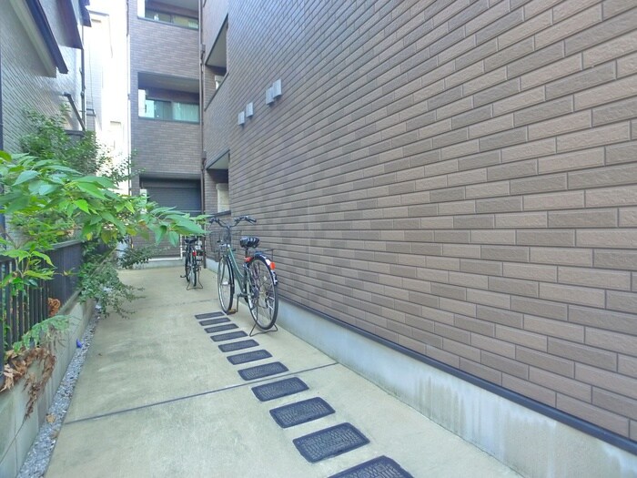 物件外観写真2　(駐輪場)