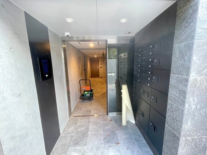 物件外観写真4　(エントランス部分)