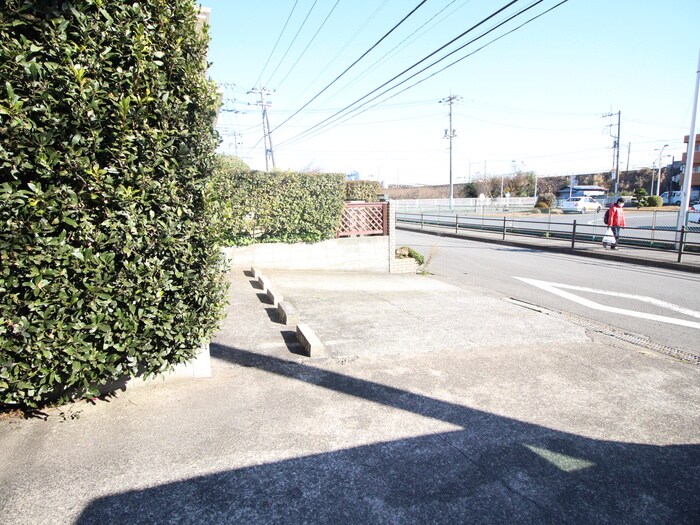 物件外観写真2　(駐車場)