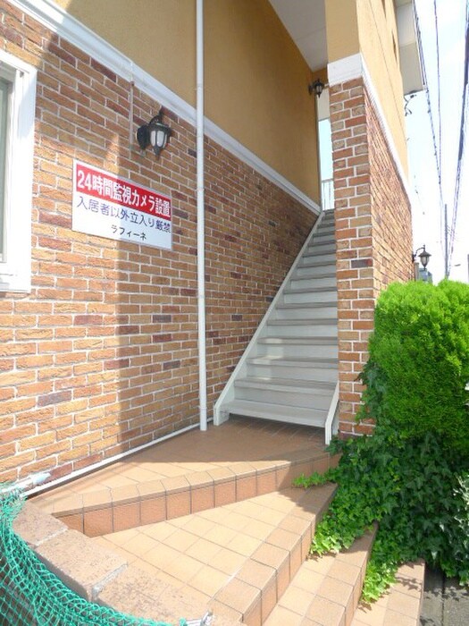 物件外観写真3　(エントランス部分)