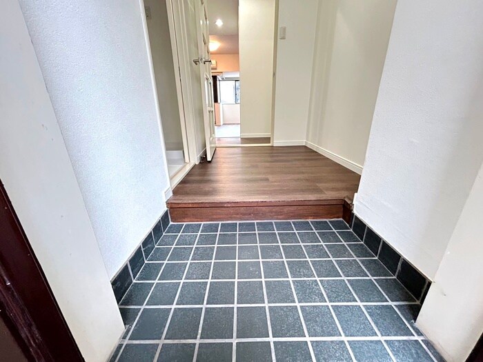 物件内観写真17　(玄関)