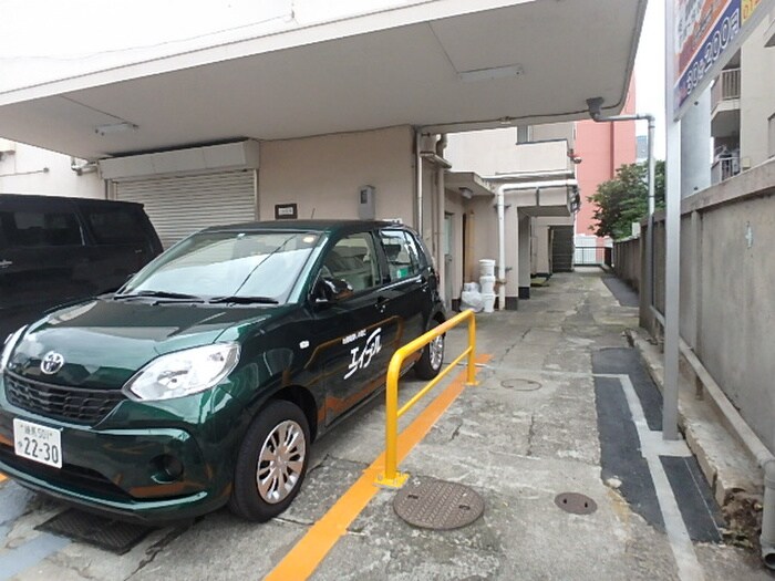 物件外観写真3　(エントランス部分)