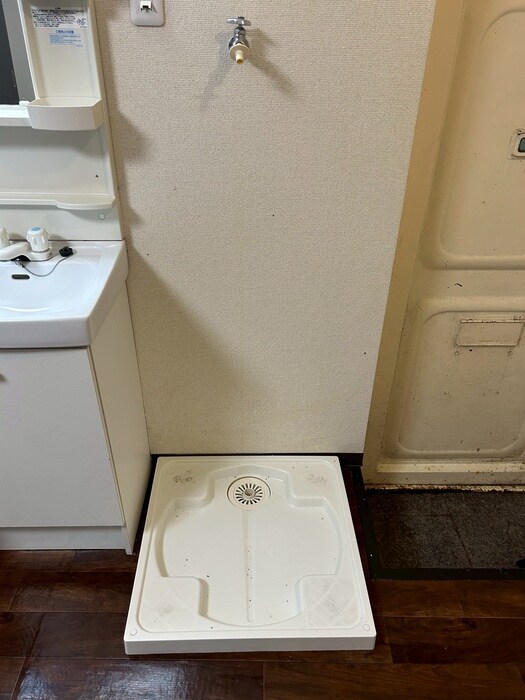 物件内観写真11　(洗濯機置場)