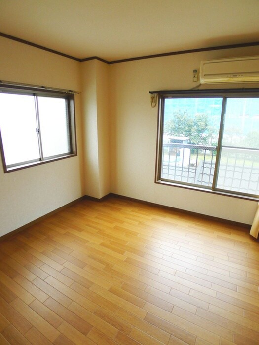 物件内観写真9　(室内からの展望)