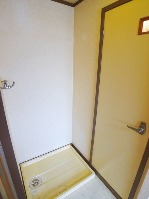 物件内観写真17　(洗濯機置場)