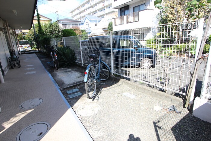物件外観写真6　(駐輪場)