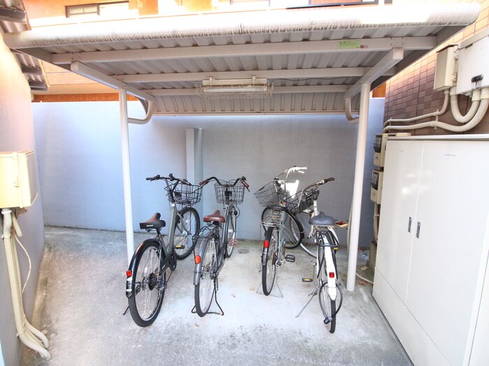 物件外観写真4　(駐輪場)