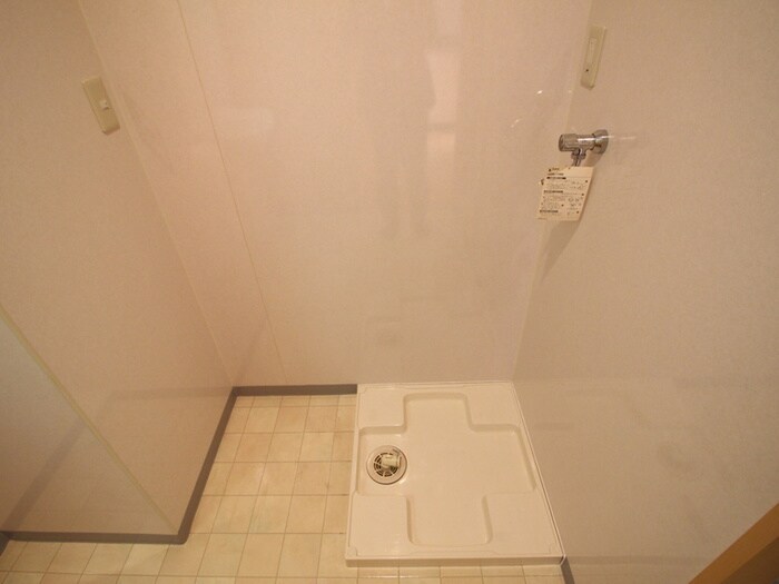 物件内観写真14　(洗濯機置場)