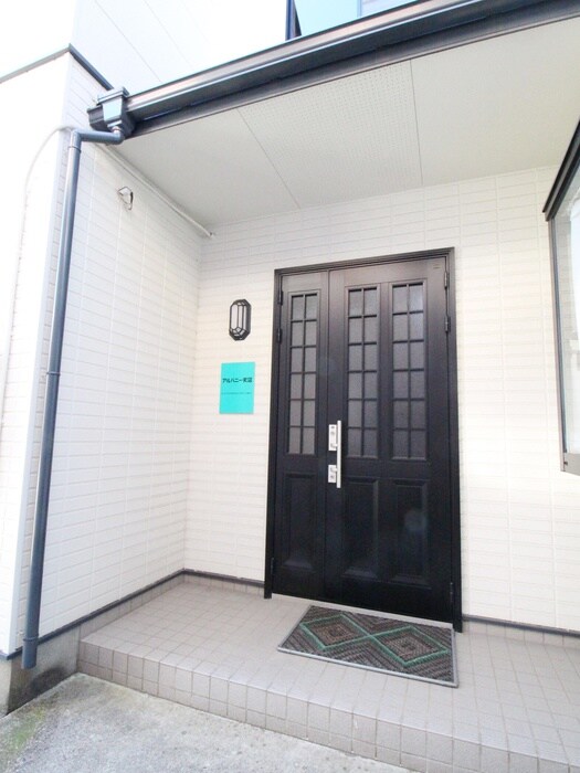 物件外観写真4　(エントランス部分)