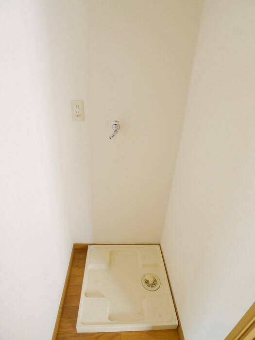 物件内観写真16　(洗濯機置場)