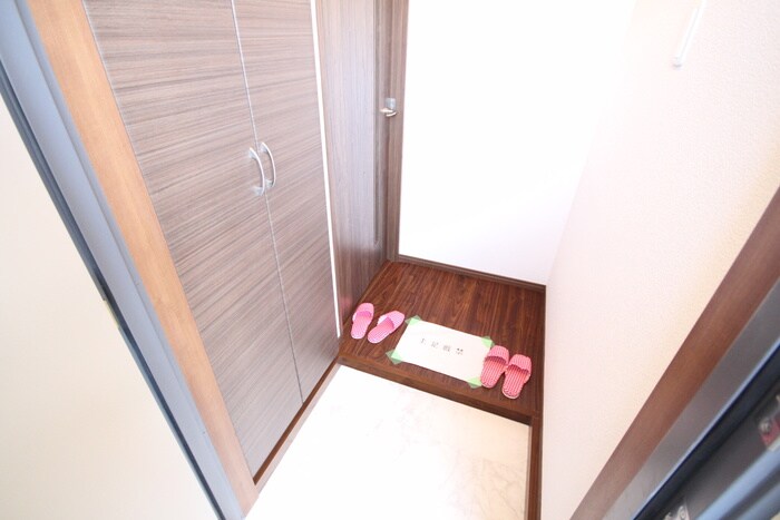 物件内観写真7　(玄関)