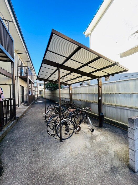 物件外観写真3　(駐輪場)