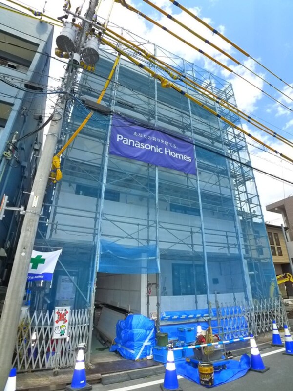 建築中