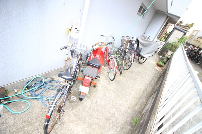 物件外観写真4　(駐輪場)