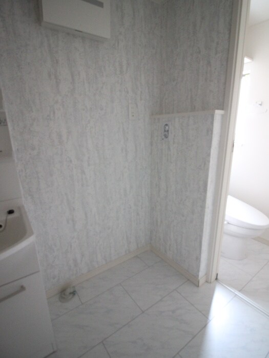 物件内観写真12　(洗濯機置場)