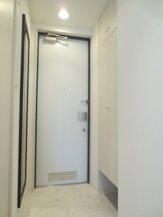 物件内観写真16　(玄関)