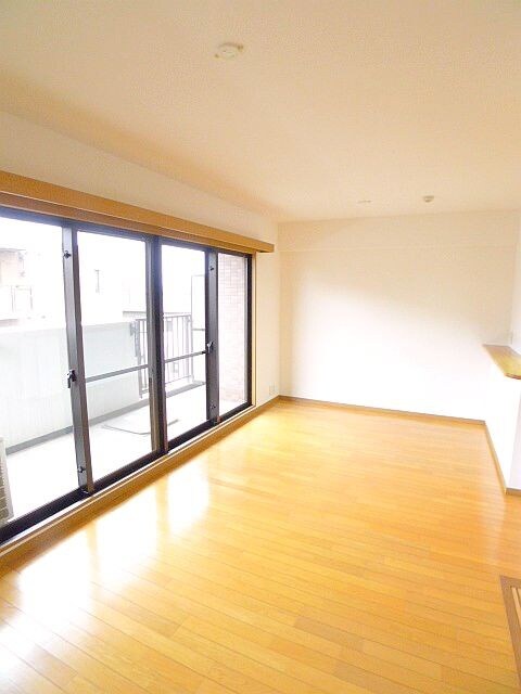 物件内観写真5　(室内からの展望)