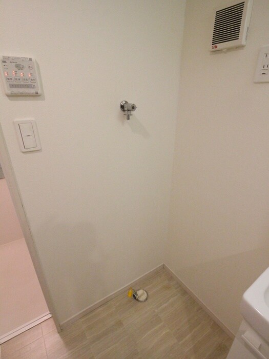 物件内観写真10　(洗濯機置場)