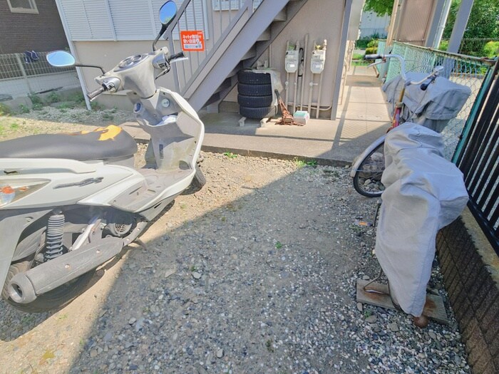 物件外観写真5　(駐輪場)