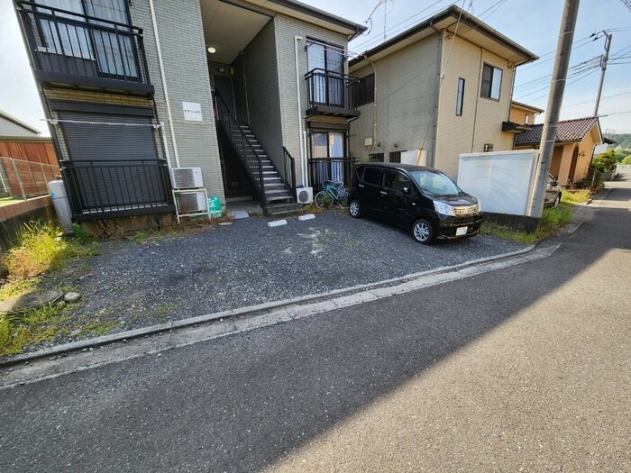 物件外観写真5　(駐車場)