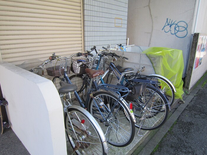物件外観写真3　(駐輪場)