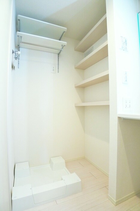 物件内観写真16　(洗濯機置場)