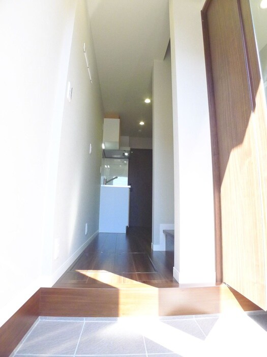 物件内観写真10　(玄関)